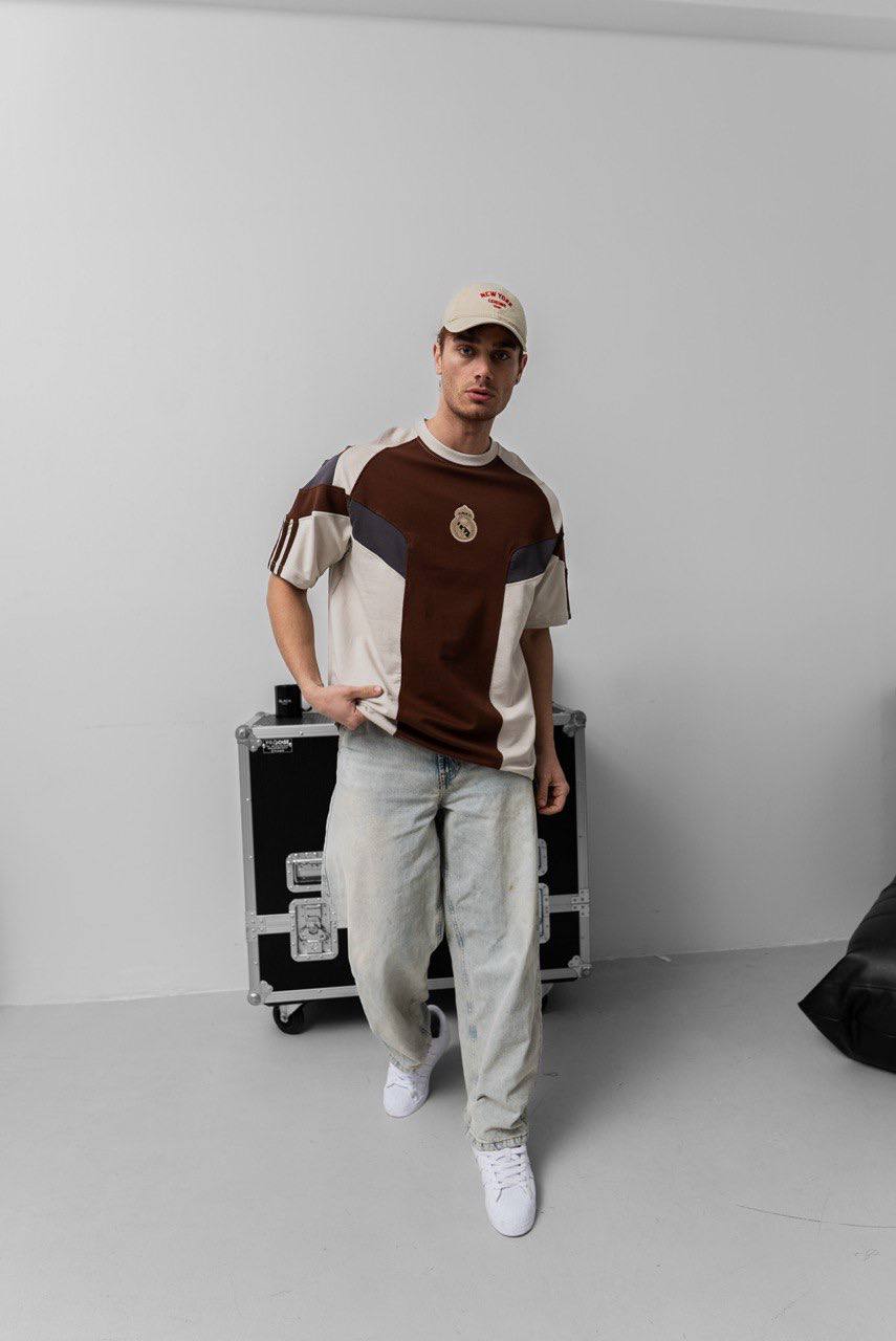 Real Madrid Logo T-Shirt - Style and Support for True Fans