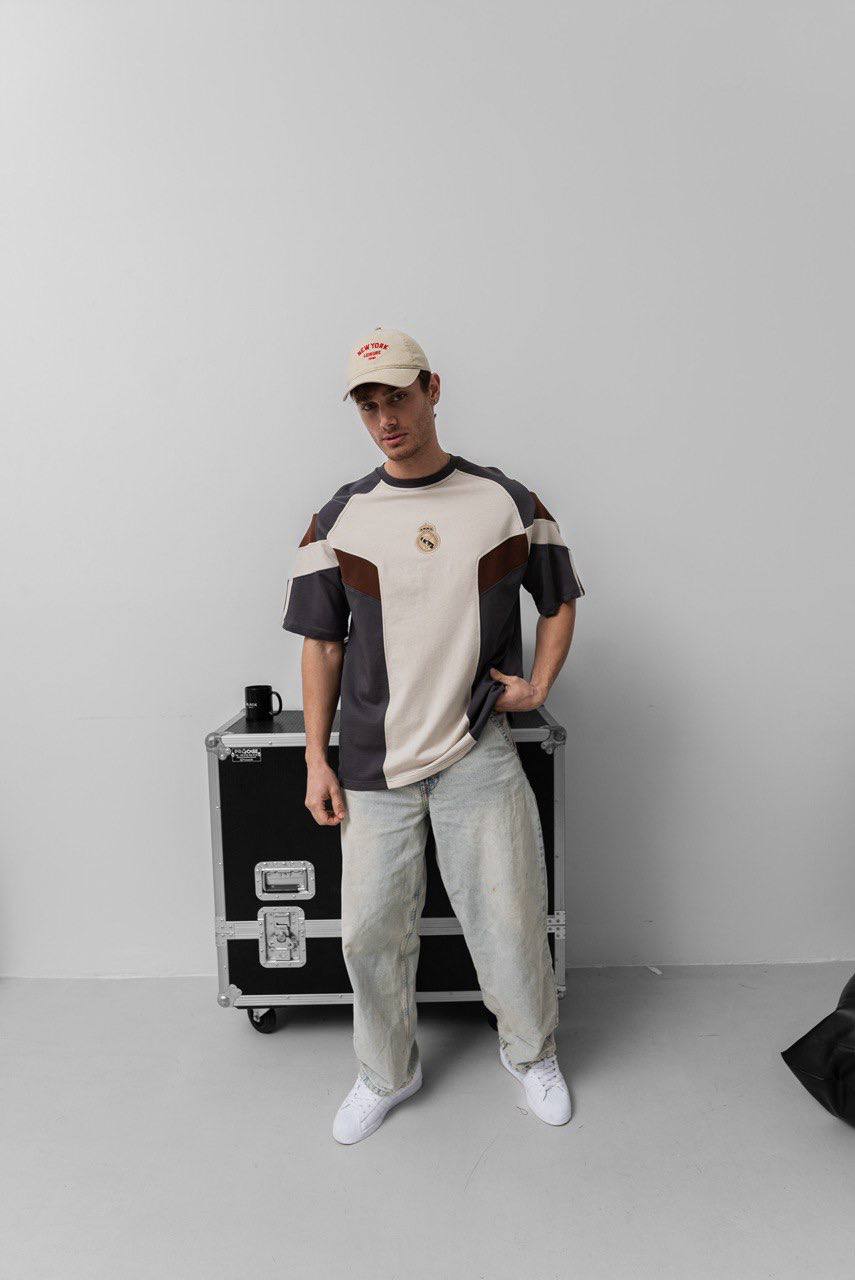 Real Madrid Logo T-Shirt - Style and Support for True Fans