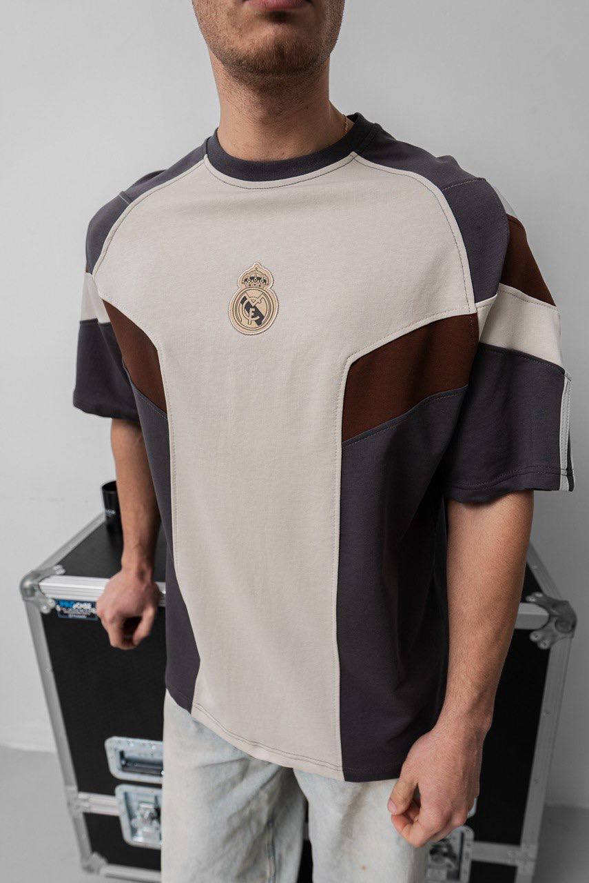 Real Madrid Logo T-Shirt - Style and Support for True Fans