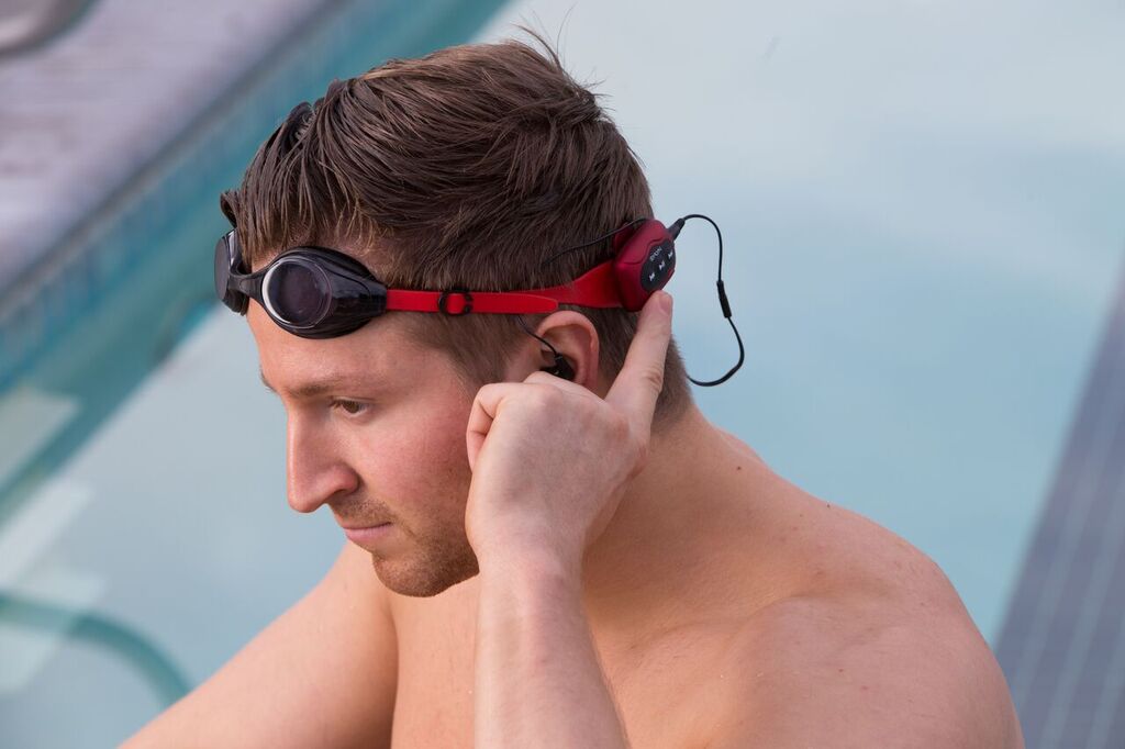 SYRYN MP3 Player with Swimbuds Headphones